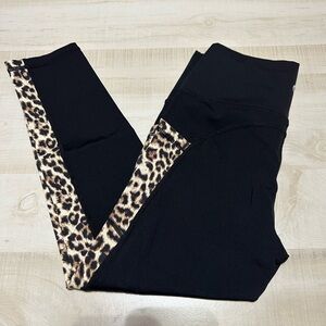 ZYIA Black Leopard Pocket Brilliant Hi-Rise Capri